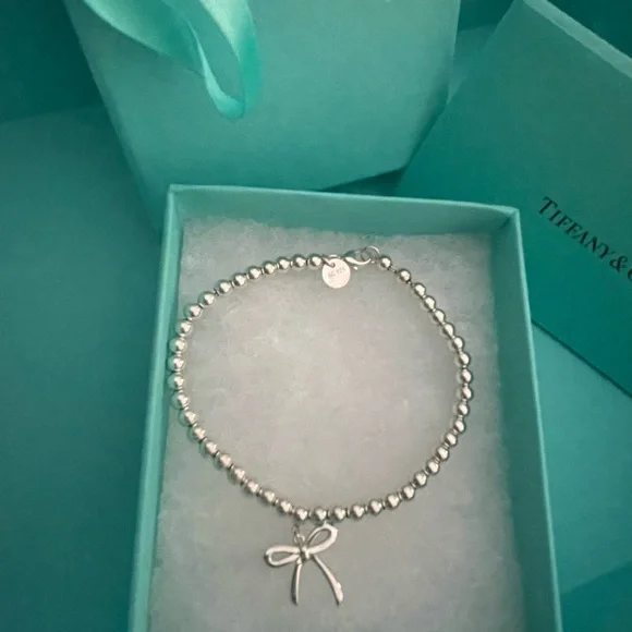 ❗️sold❗️Tiffany & Co mini bow bracelet - Picture 2 of 6